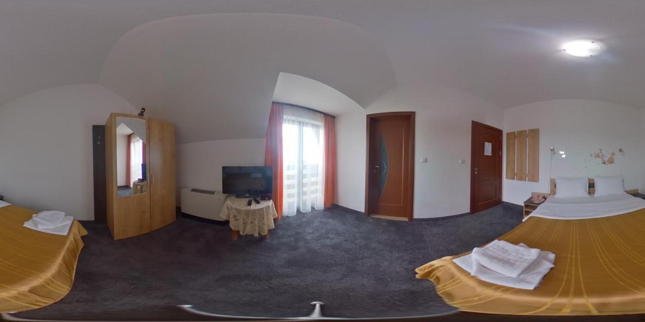 Pensiunea Maya Sîmbăta de Sus Bagian luar foto