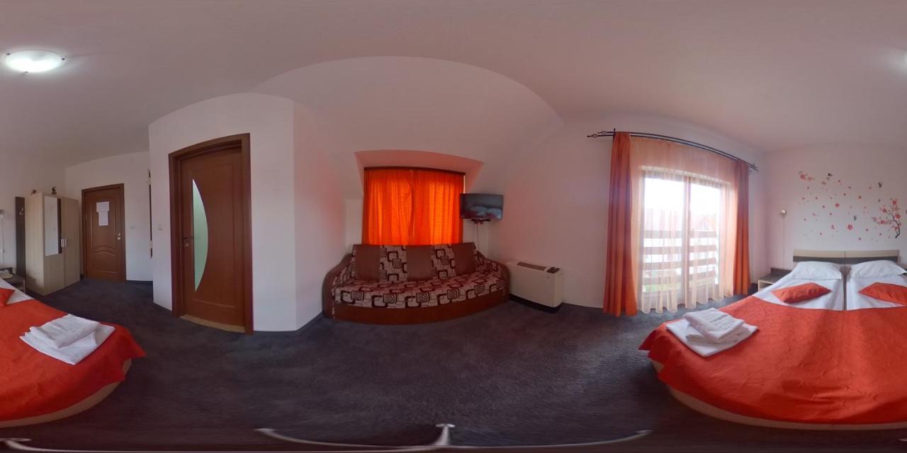 Pensiunea Maya Sîmbăta de Sus Bagian luar foto