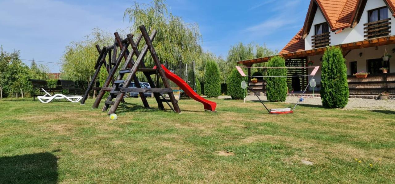 Pensiunea Maya Sîmbăta de Sus Bagian luar foto